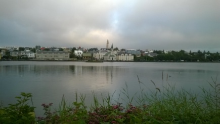Le lac au centre-ville de Reykjavik